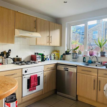 A Lovely Guest Room In West Londen Buitenkant foto