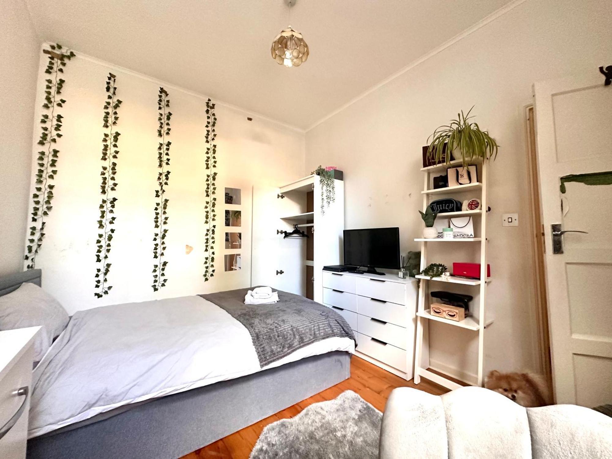 A Lovely Guest Room In West Londen Buitenkant foto